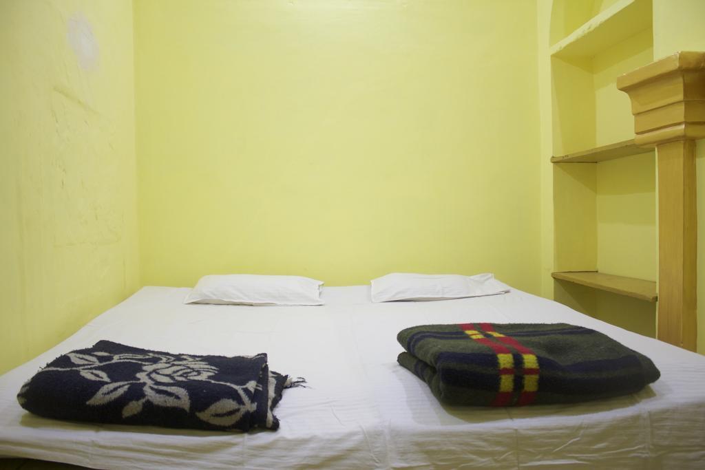 Lodge Yogi Varanasi