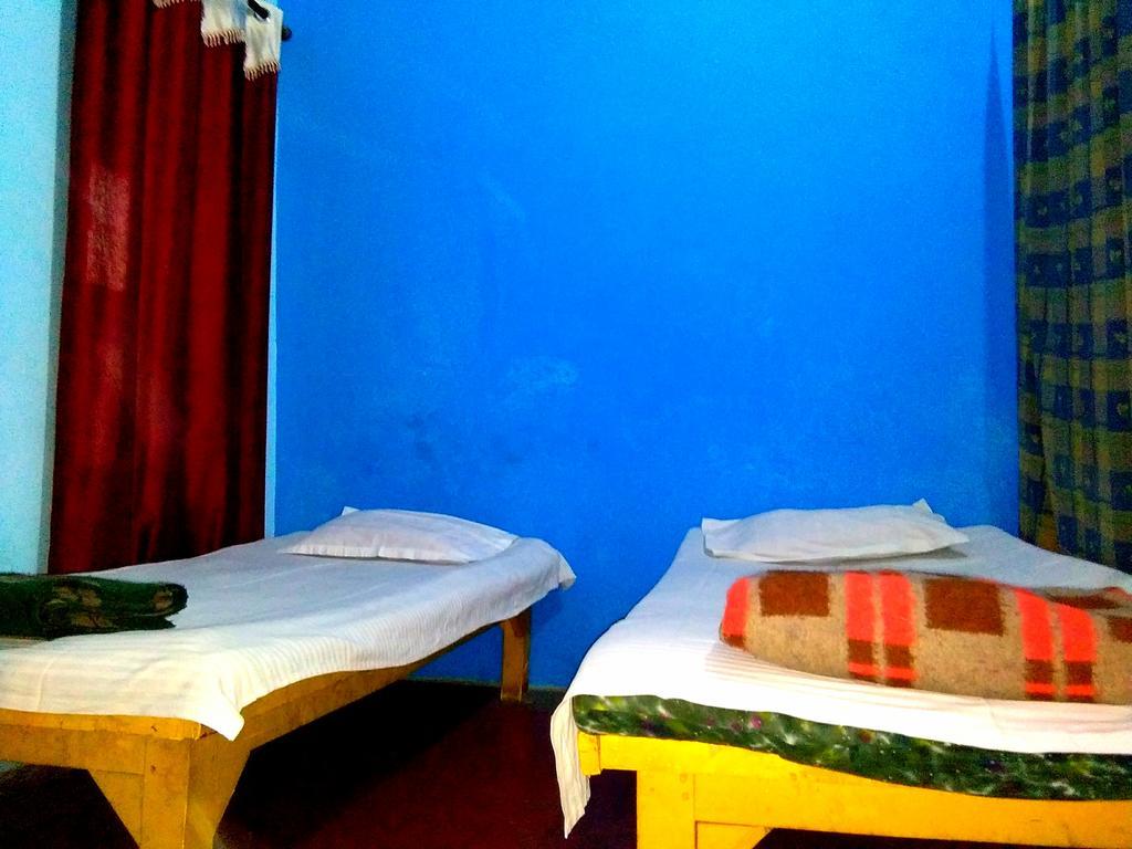 Yogi Lodge *